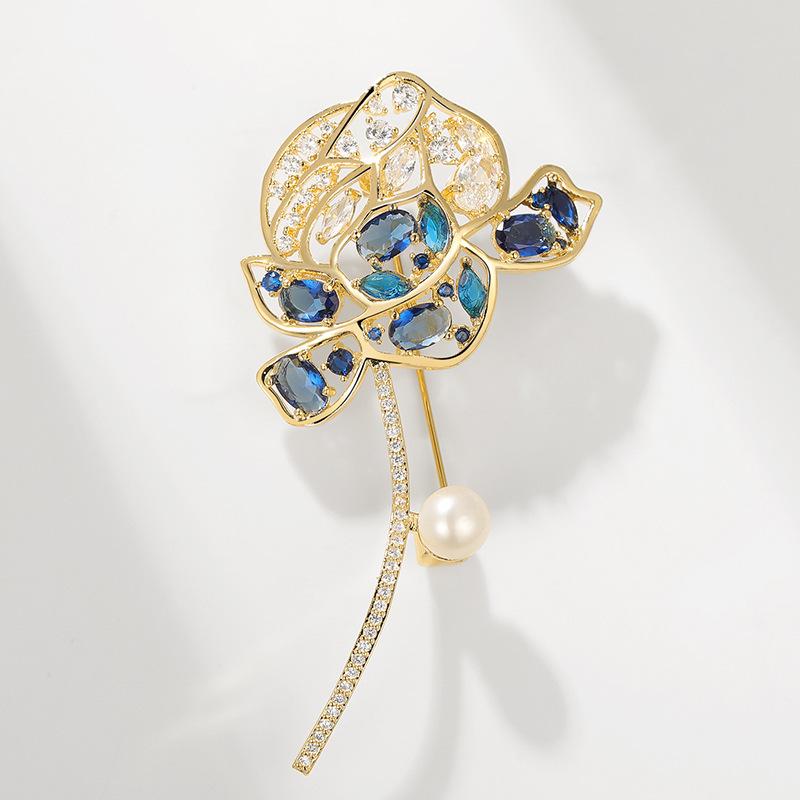 Elegant Zirconia Lotus Brooch: Sophisticated Suit Accessory