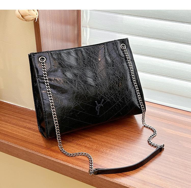 Women's 2024 Commuter Tote: Large Capacity Shoulder Crossbody Handbag with Chain Design