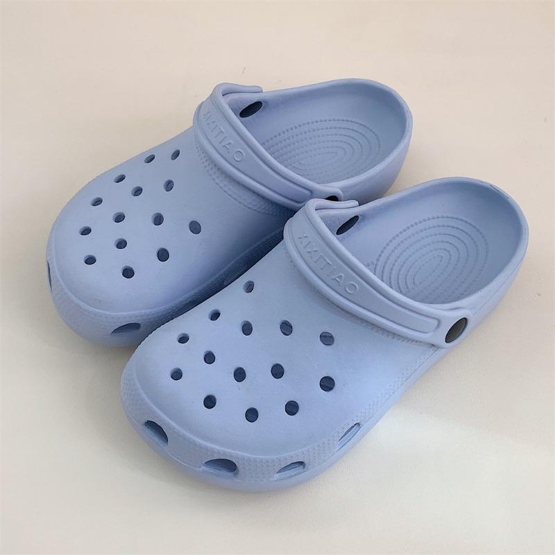 

Новый стиль обуви, Crocs, милый и подходит как для ношения в помещении, так и на улице.. Это пляжные шлепанцы и женская обувь 40-41 синий