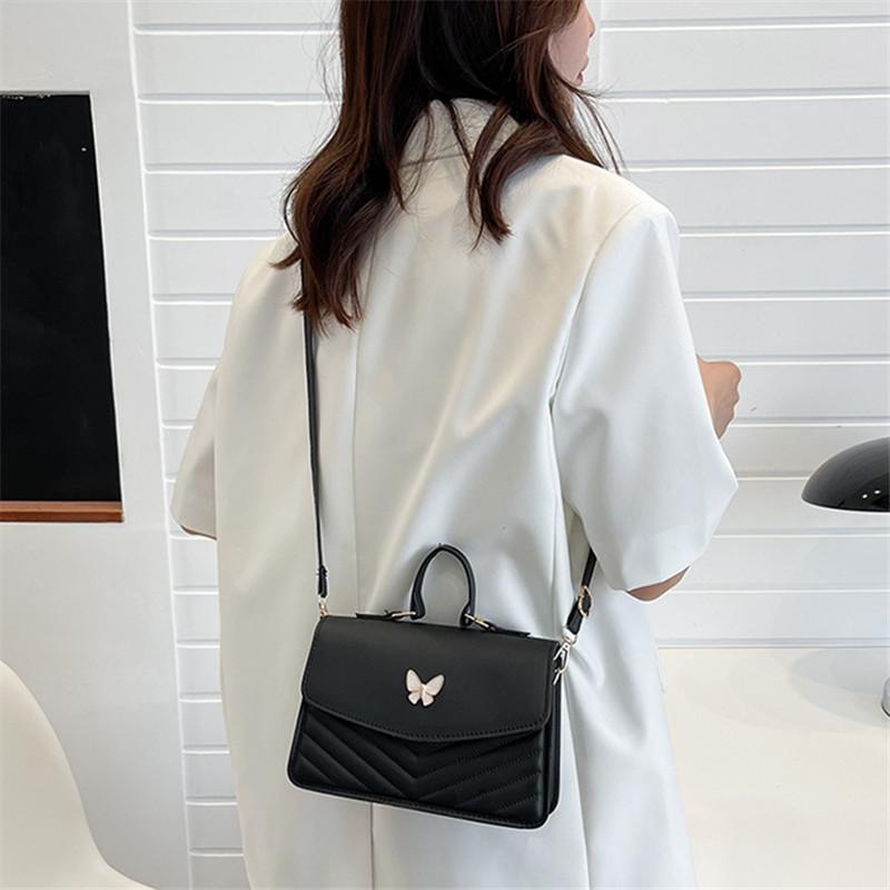 Borsa a tracolla chic nera trapuntata con delicata decorazione a farfalla, elegante borsa con manico superiore, mini alla moda per outfit quotidiani
