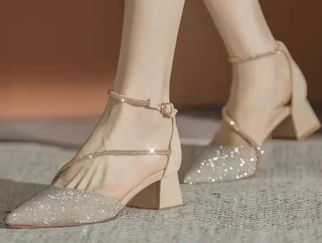 

Жіноче блискуче кришталеве високе взуття на підборах 2024 літо товсті підбори сандалі з ремінцями до щиколотки з гострим носком вечірня сукня 37 бежевий