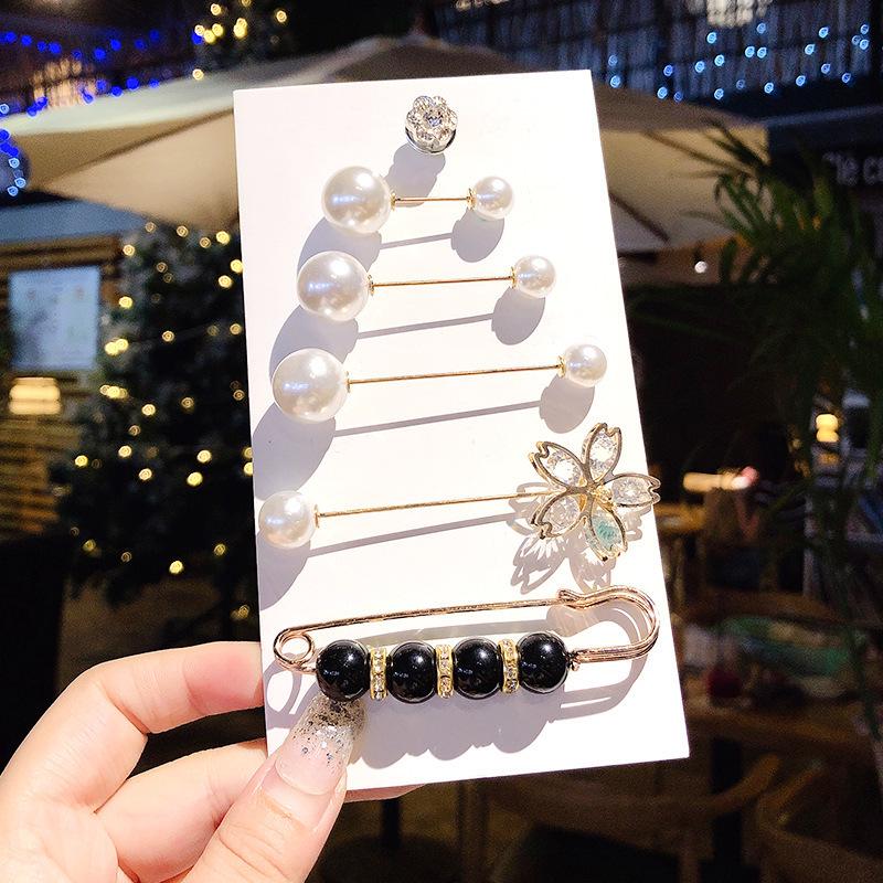 Women's Waist-Tightening Elastic Brooch Pin - Anti-Exposure Buckle for Clothes and Skirts