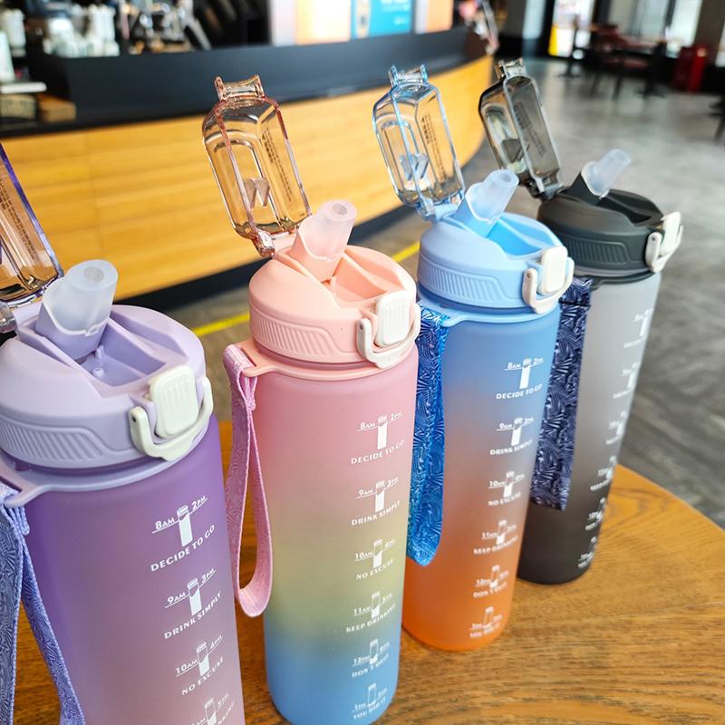 Verlaufene Mattierte Zeitmarkierung Wasserflasche, 1000ml Große Kapazität Tragbare Sport Trinkflasche mit Klappdeckel