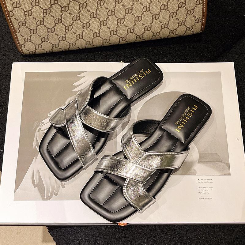 

Тапочки женские летние для улицы ins тренд 2025 новый сказочный стиль нежный дизайн плоская подошва с перемычкой 40 серебряный