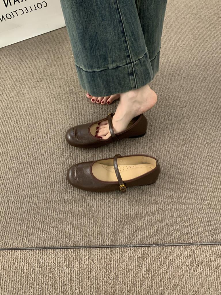 Vintage Versatile Evening Breeze One-Word Buckle with Round Head Mary Jane Shoes Commuter Small Brown Leather Shoes Ballet Shoes.
