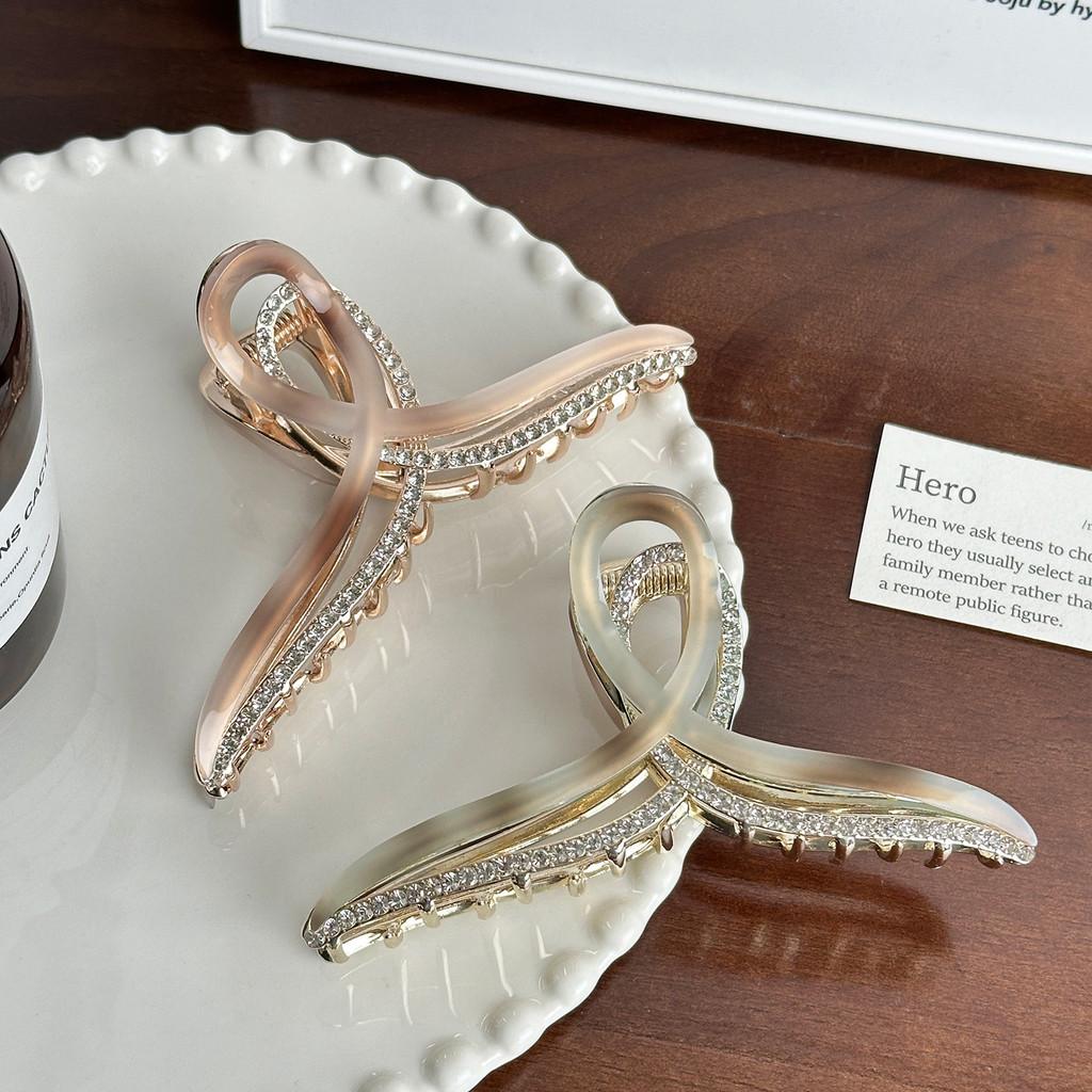 Premium Quality Metal Hair Claw Clip With Sparkling Rhinestones For Fashionable Looks