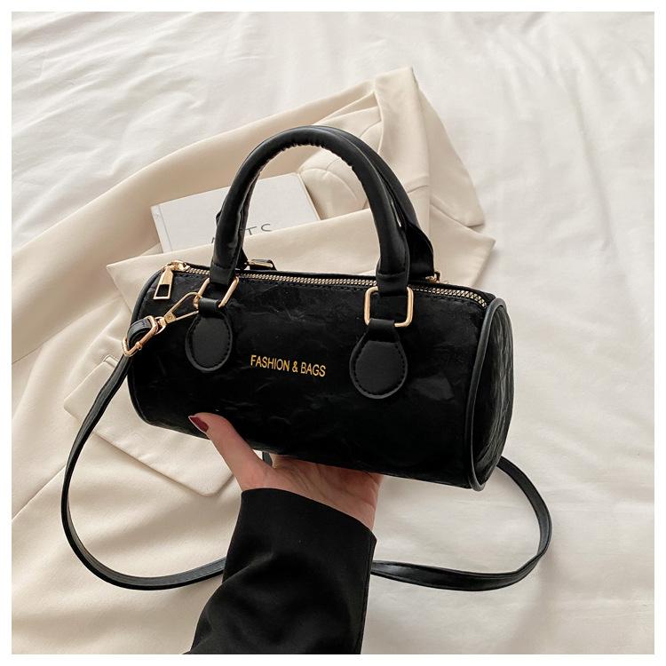 

Shoulder bag women s pillow bag 2025 niche new retro fashion casual women s gentle messenger handbag tide чёрный