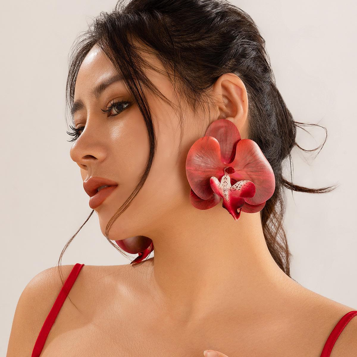 

Ожерелье-чокер с цветком фаленопсиса — элегантное длинное эффектное украшение для женщин