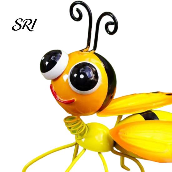 Outdoor Bee Ornament Metal Garden Statue Small Cute Bumble Sculpture Outside Fence Insect Figurine Lawn Yard Art for Backyard Table Wall Decor Display