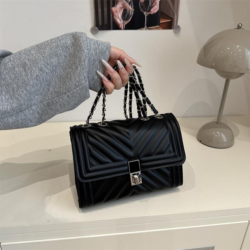 

Rhombus foreign style solid color casual small square bag women s trend fashion personality simple new summer 2025 messenger bag чёрный