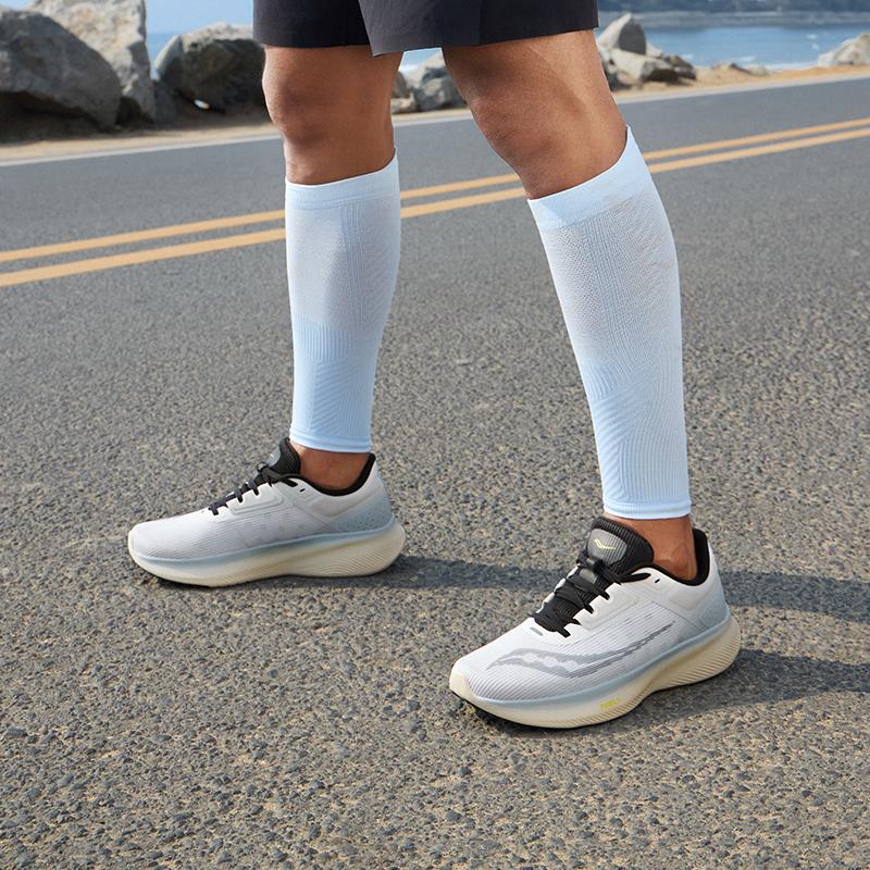 SAUCONY Vessel Bequeme Laufschuhe Dämpfung Low Top Freizeitsneaker Unisex-Sneaker Weiß Blau Schwarz S28217-5