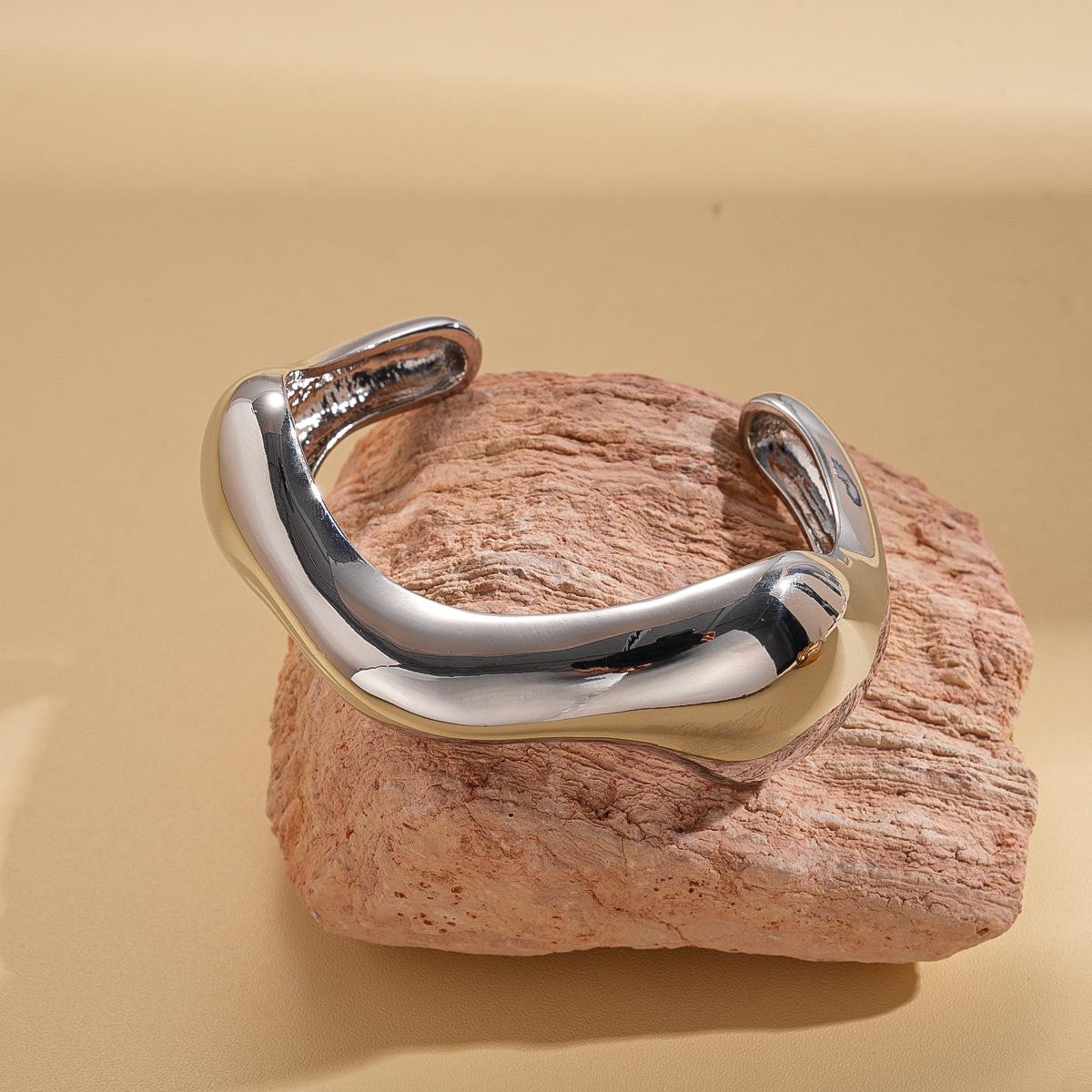 

Metallic glossy geometric irregular opening bracelet simple commuter environmentally friendly bracelet