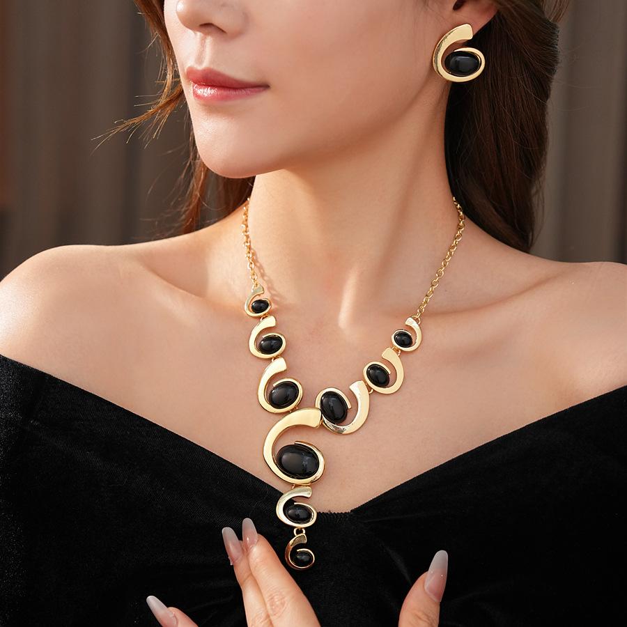 Snail Shape Pendant Necklace Stud Earring Set Female, Fashionable Simple and Versatile Exquisite Jewelry Gift