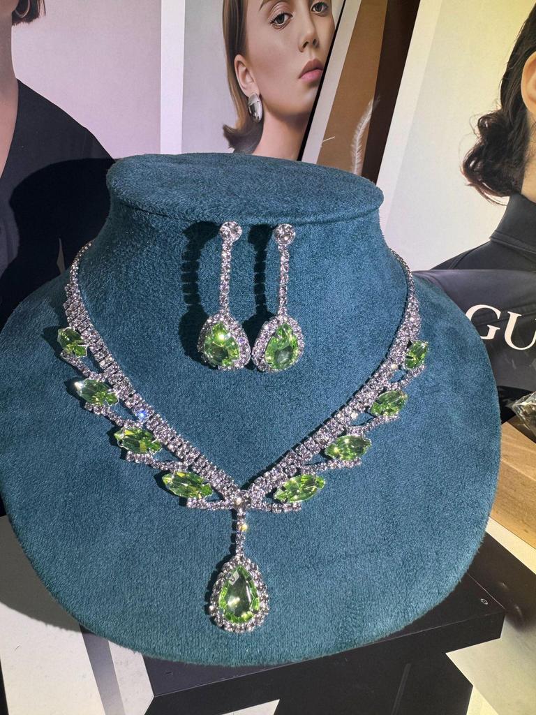 Luxury Rhinestone Teardrop Pendant Necklace & Earring Set In Apple Green for Bridal Wear