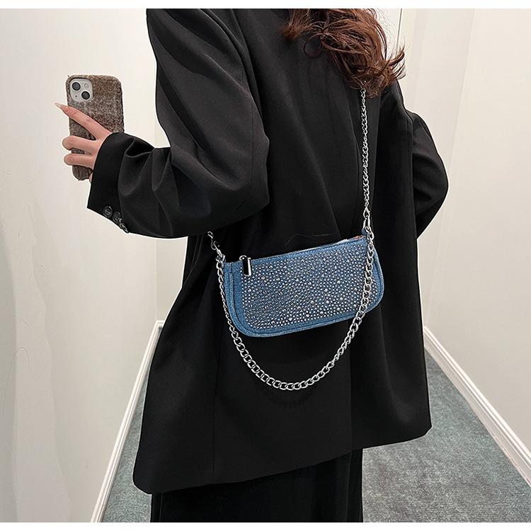 

Винтажная сумка с заклепками женская новая 2025 весенняя модная цепочка маленькая квадратная сумка корейская версия повседневная универсальная на плечо сумка-мессенджер светло-синий