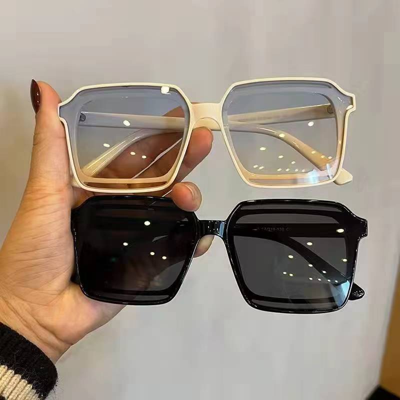 New Personalized Square Frame Sunglasses Women Summer UV400 Protection Retro Designer Fashion Eyeglasses Gafas De Sol