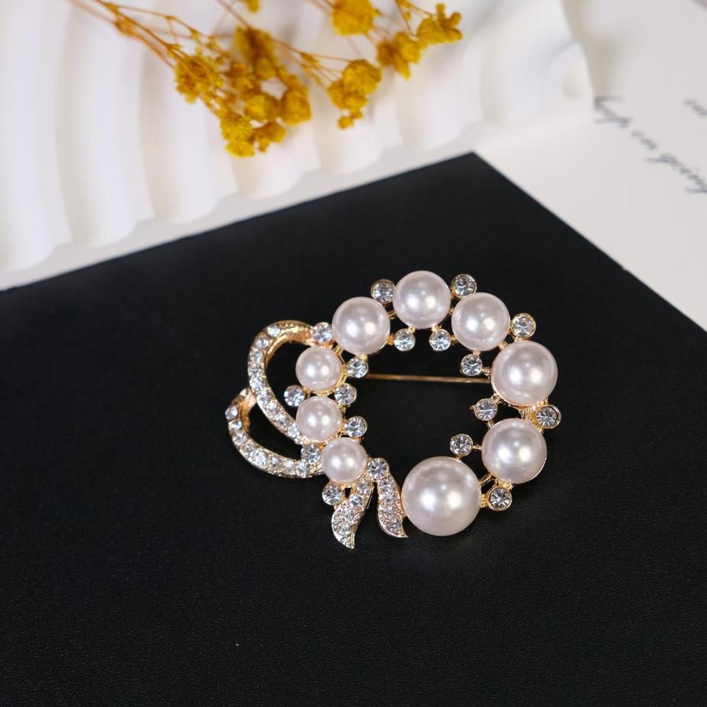 Elegant Women's Brooch: Versatile Bow & Insect Flower Design with Anti-Exposure Feature