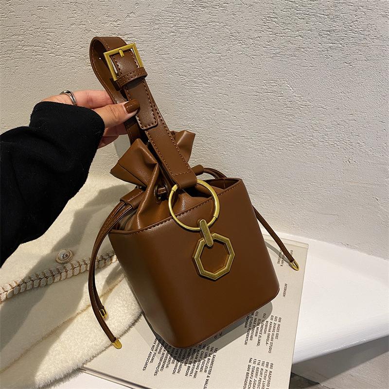 Bag Women's 22 Autumn and Winter New Niche Design Portable Drawstring Bucket Bag Retro Shoulder Crossbody Bag