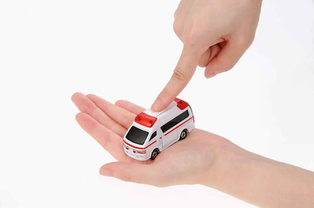 Tomica 4D 06 Toyota Himedic Ambulance