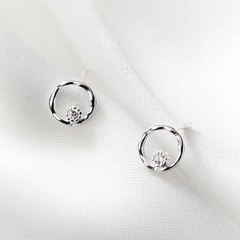 

Exquisite 925 Silver Round Stud Earrings Simple Hollow Round Zirconia Jewelry Fashion Sweet Girls Gift Party Gift серебряный