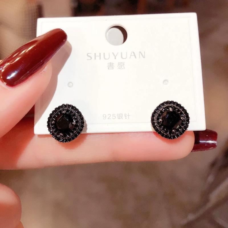 High-end design sense retro black diamond geometric stud earrings women s Korean temperament silver needle earrings new trendy