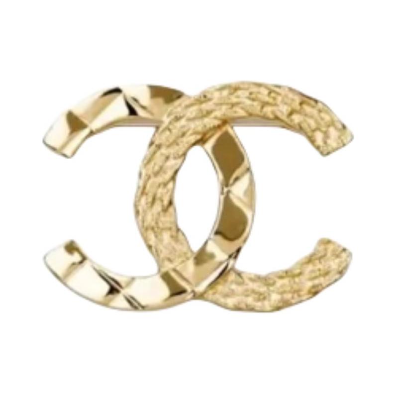 

CHANEL [24K New Product] Logo - Brooch Women s Gold золотий