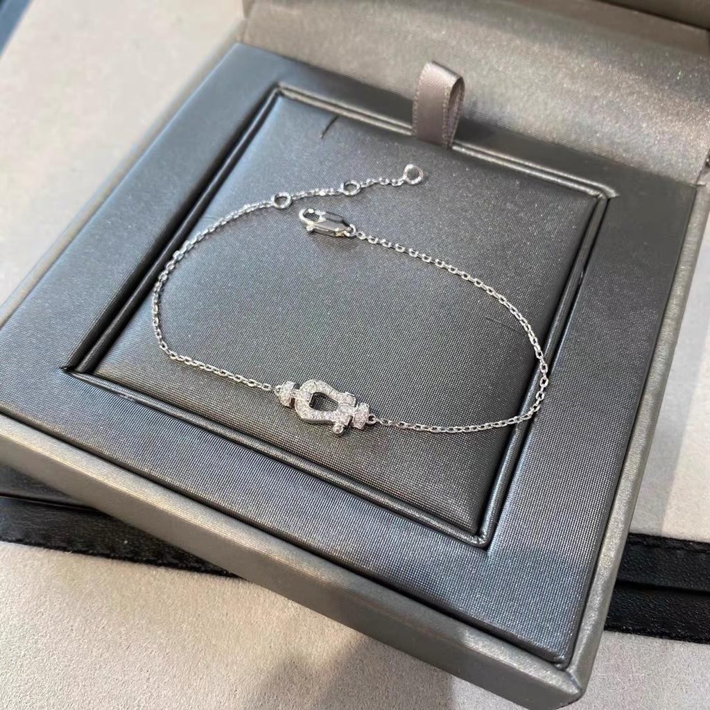 Full Diamond Mini Small Horseshoe Buckle Light Luxury Simple Bracelet Jewelry Female Horseshoe Bracelet 2026
