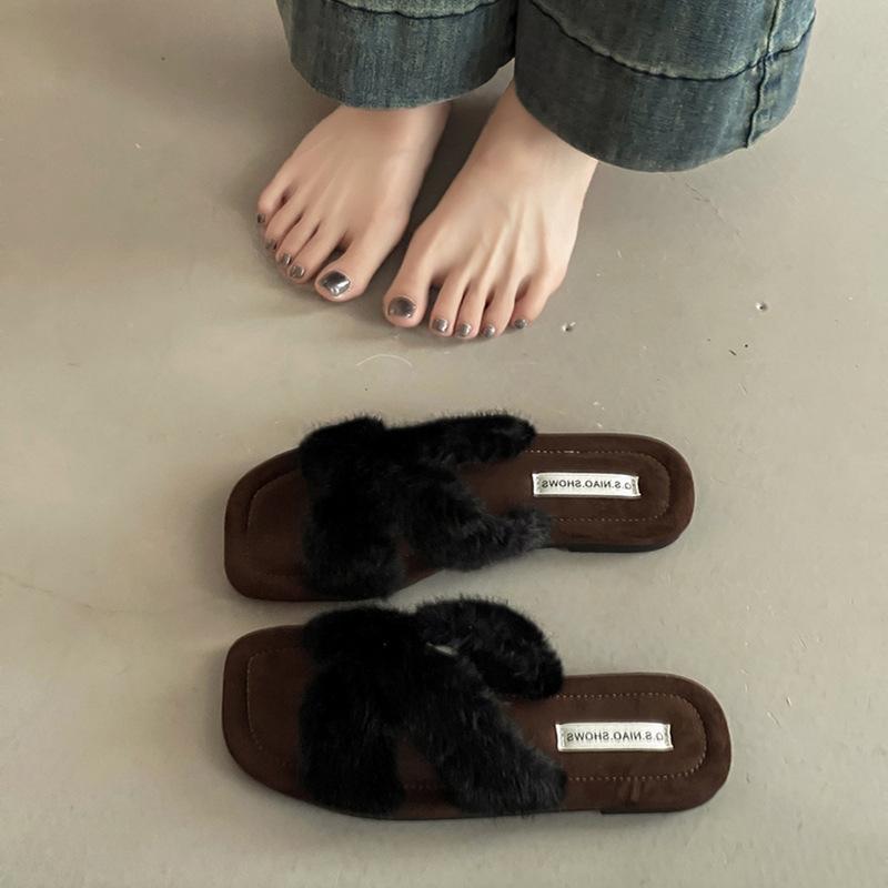Retro cross-strapped fluffy slippers women's 2025 autumn new fashion square head temperament casual open-toed flat slippers