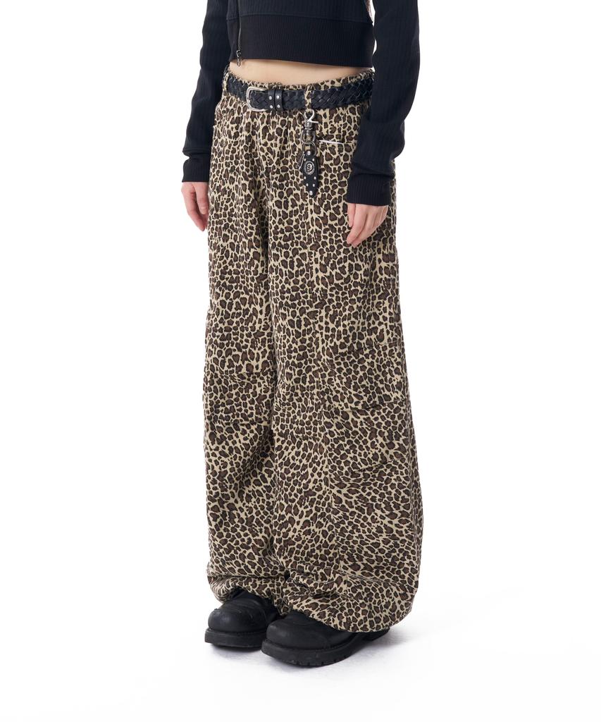 AAKAM Knee Pin-Tuck Leopard Cotton Pants (Brown)