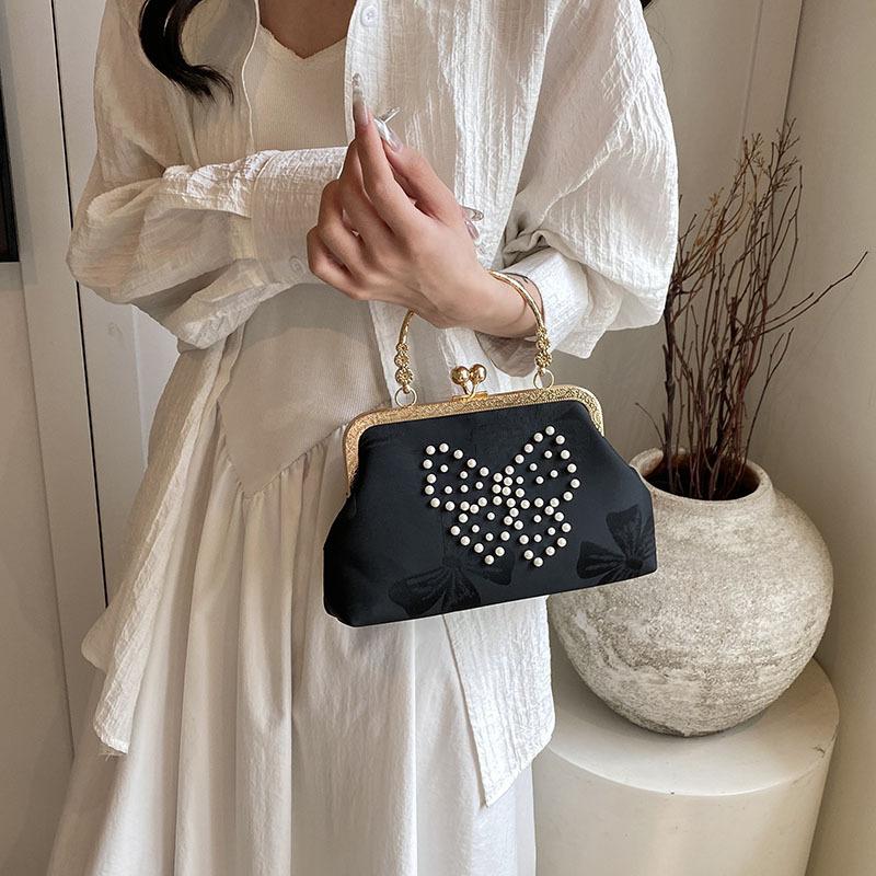 Rivet Butterfly Personality 2025 New Large Capacity Dinner Clip Chain One Shoulder Crossbody Portable Shell Bag Women
