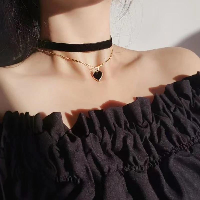 1 st damhalsband Choker Dubbla lager Sammet Choker med Hjärthänge Justerbar kedja Mode Smycken
