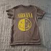 Nirvana Smiley Face Grafik Kurzarmshirt Größe Klein Grau Baumwolle