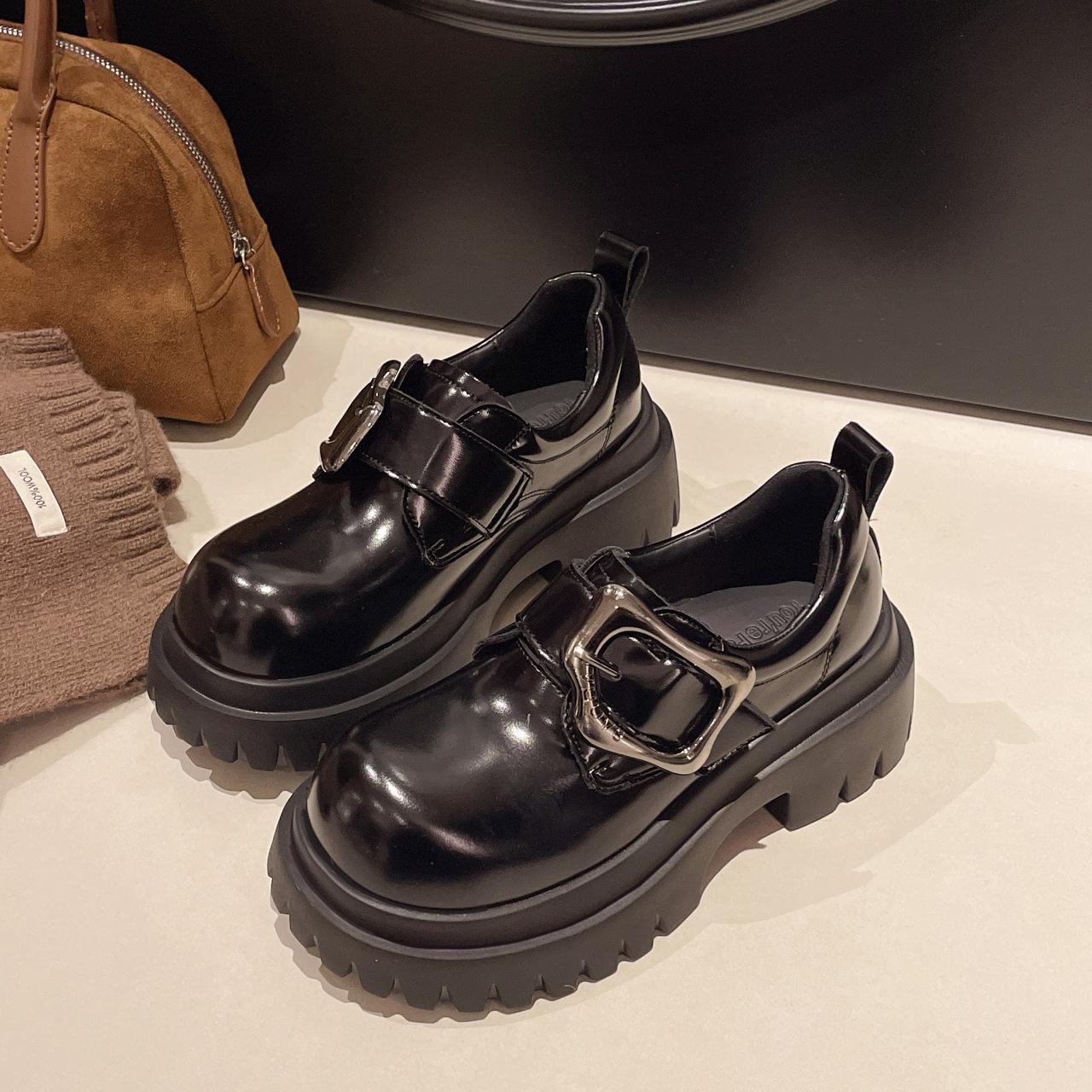 

Gu Yun British style platform heightening loafers women s 2025 spring new versatile big head fashion metal buckle shoes 40 чорний