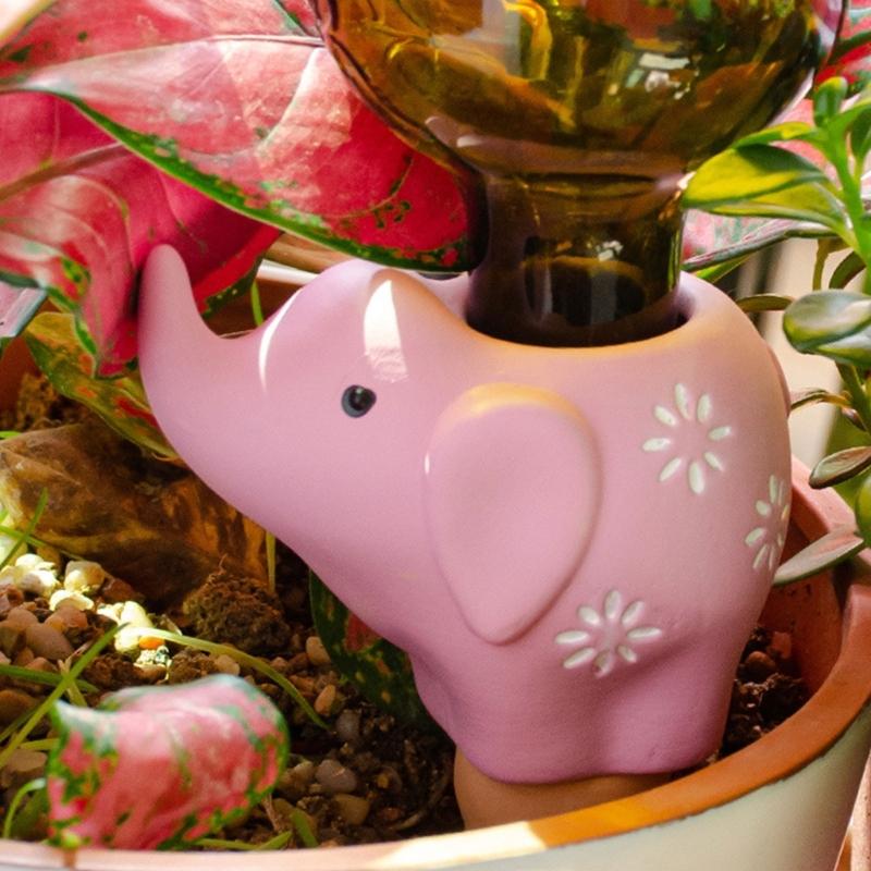 4 macetas autorriego con forma de elefante de terracota, con pinchos y globos autorriego.