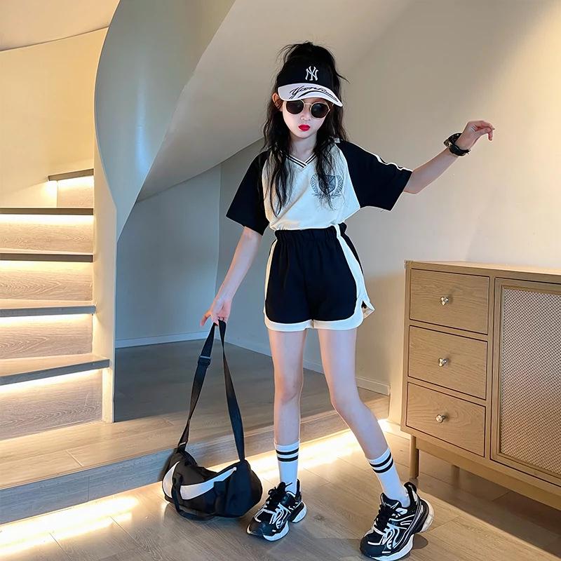 Girls' Trendy Summer Streetwear: Short Sleeve Top & Shorts Two-Piece Set for Kids