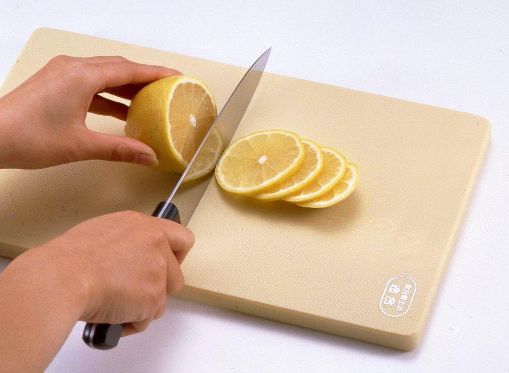 Yoshikawa Wyprodukowano w Japonii Deska do krojenia do gotowania Beżowa 44 x 25 cm Antybakteryjny Elastomer Miękka Ostrze 4286003 SJ1627