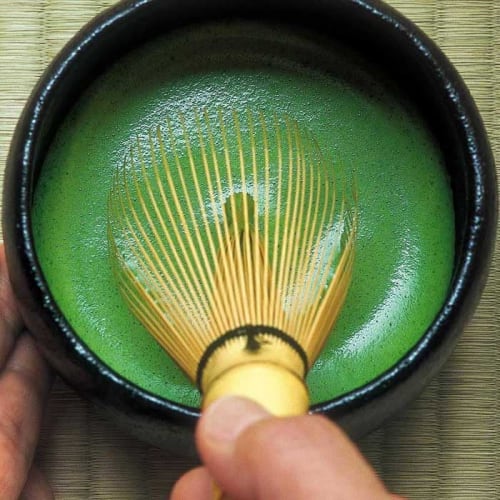 Tea ceremony utensils, resin, black urethane coating, Kodaiji Maki-e (chrysanthemum and paulownia) Maki-e medium-sized tea caddy, made in Japan, paper