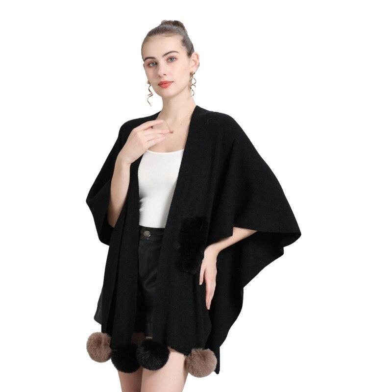 2022 Khaki Svart Vinrød Dame Høst Strikket Poncho Sjal To Farger Fuskepelsball Streetwear Cardigan Strikkeplagg Løse Kapper