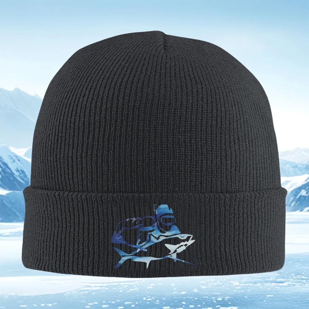 Diver spearfishing a big fish ocean Unisex Women Unisex Knitted Hat Beanie Pullover Cap Winter Thermal Warm Christmas Outdoor Cycli