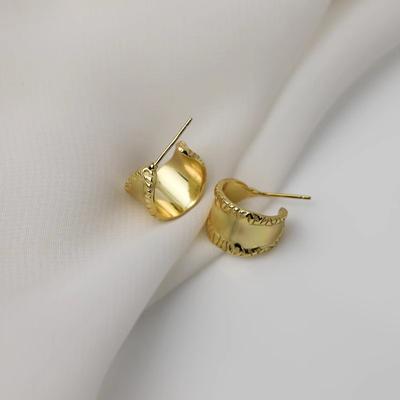 Wide Geometric Metal Korean Version Stud Earrings for Women's Simple Temperament Commuting Autumn and Winter Earrings