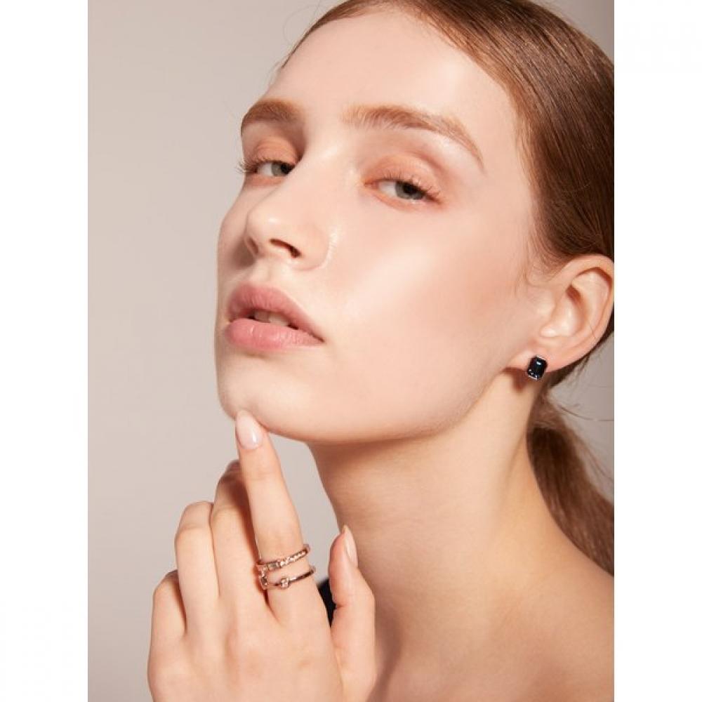 Tani By mineTani Usher Cut Bezel Stud Ms5e103i