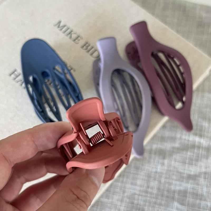 Suede Finish Hair Clip Large Swallow Clip Design Strong Hold for Wet Dry Hair Updo Shower Use Minimalist Hairpin
