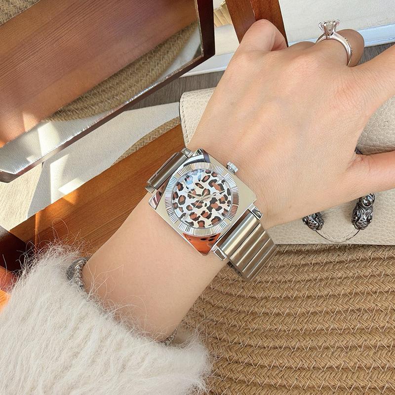 Neue Uhr Leopardenmuster Damenmode Exquisites Stahlarmband Großes Zifferblatt Damen Luxus Quarz Uhr Zubehör Geschenk