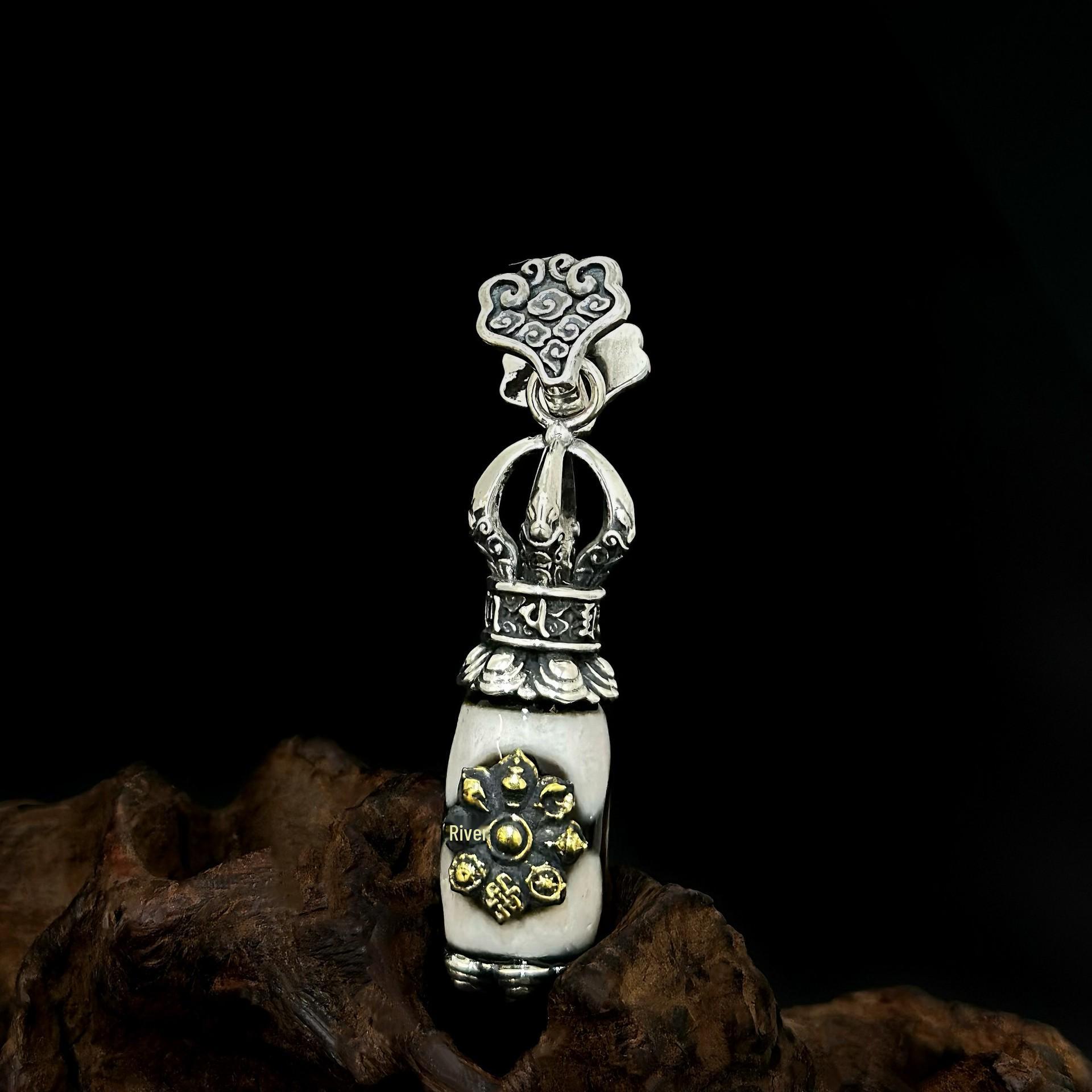 S925 Sterling Silver Vajra Dzi Pendant with Six-Syllable Mantra in Ethnic Style. 925 Silver