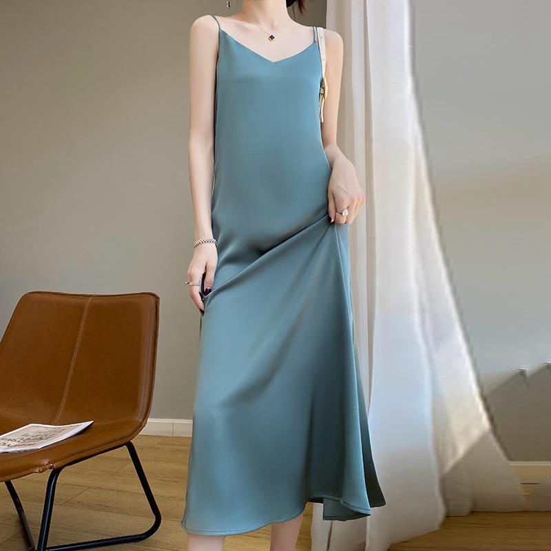 Vestido Slip de Seda Mezclada con Cuello en V para Mujer Talla Grande - Colección Primavera 2024