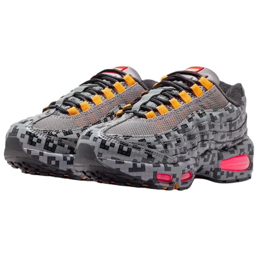 LEGO x Nike Air Max 95 Pixel Camo Kinder-Sneaker Schwarz Rauchgrau Metallisch-Silber-Schwarz-Universitäts-Gold-Volt-Hyper-Pink IO4799-001