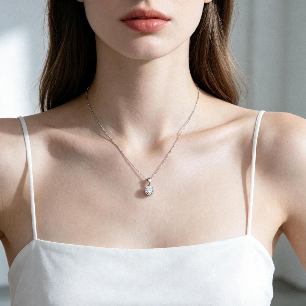 European-style Single Diamond Pendant Necklace - Women's Fashion Clavicle Chain with Elegant, Minimalist Design