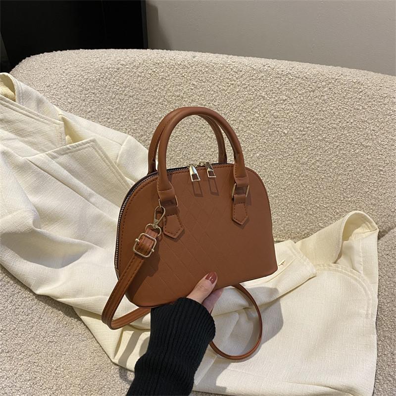 

Stylish Shell-shaped Medium-sized Handbag For Women In Various Colors коричневий