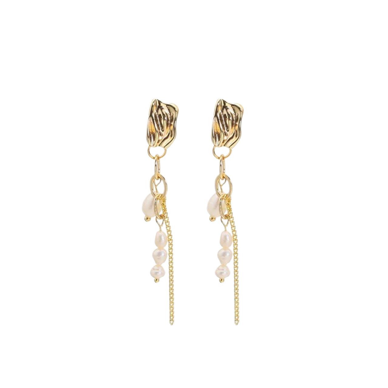 

Natural freshwater pearl fringed earrings niche design temperament pendant earrings French high-end earrings for girls Silver needle