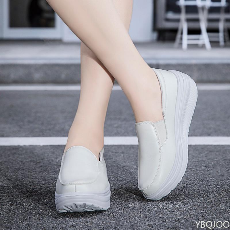 Tamanho Grande Moda Primavera e Outono Novo Item Solado Grosso Aumentador de Altura Salto Inclinado Sapatos Femininos Enfermeira Sapatos Femininos de Salto